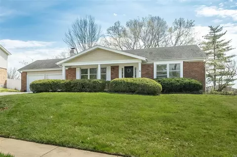 510 Glan Tai Dr, Manchester, MO 63011