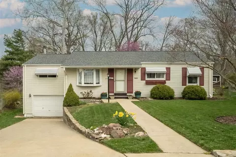 1663 Carey Ct, Hazelwood, MO 63042