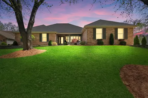 16243 Forest Meadows Dr, Chesterfield, MO 63005