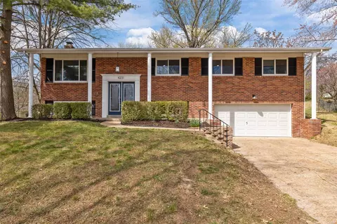 4231 Berrywick Ter, Saint Louis, MO 63128