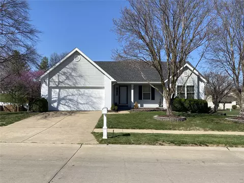 212 Boone Hills Dr, Saint Peters, MO 63376