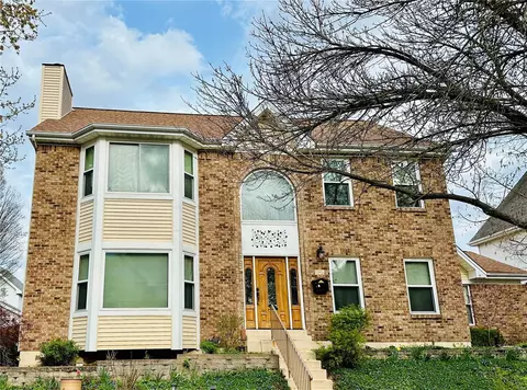 986 Barnard College Ln, University City, MO 63130
