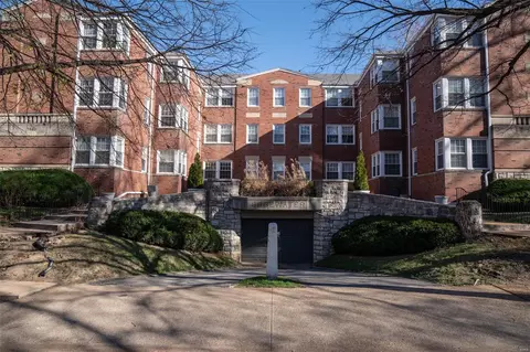 7563 Oxford Dr #2S, Saint Louis, MO 63105