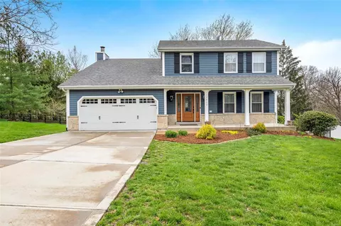 12812 Wood Valley Ct, Des Peres, MO 63131