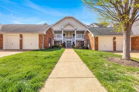 7308 Woodlawn Colonial Ln, Saint Louis, MO 63119