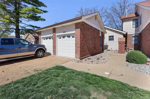 5513 Duchesne Parque Dr, Saint Louis, MO 63128