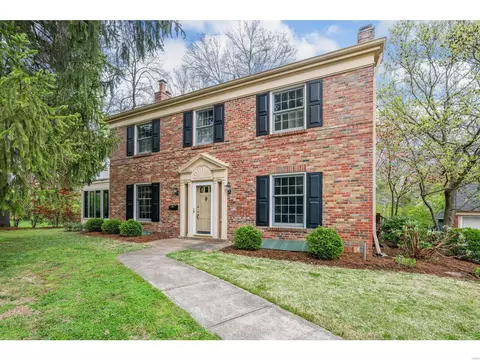 10 Hawthorne Ct, Kirkwood, MO 63122