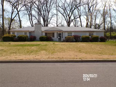 8042 Packard Ave, Saint Louis, MO 63134