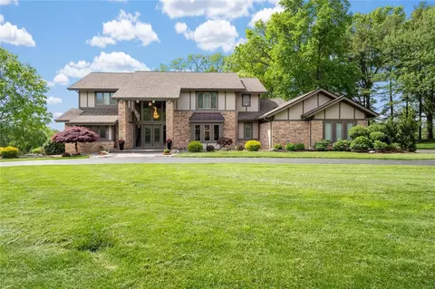 104 Meadowbrook Country Clb, Ballwin, MO 63011