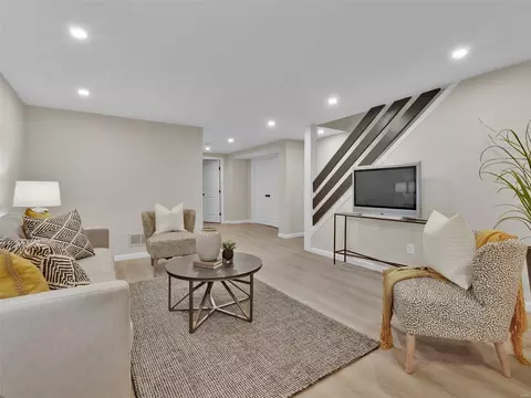 Living - 439 Hill Trail Dr, Ballwin, MO 63011 photo 3 of 4