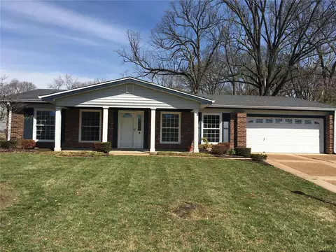 4827 Hursley Dr, Saint Louis, MO 63128