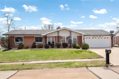 2836 Flamewood Dr, Saint Louis, MO 63129
