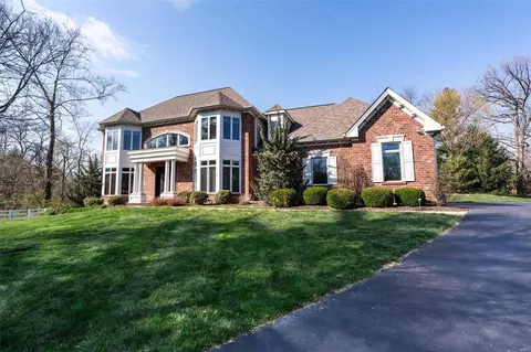 30 Deerfield Ter, Saint Louis, MO 63124