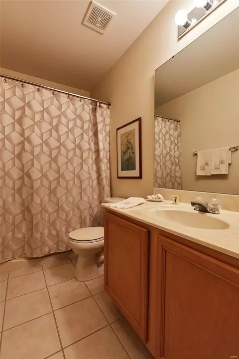 Bath - 659 Kerryton Place Cir, Ballwin, MO 63021 photo 1 of 2