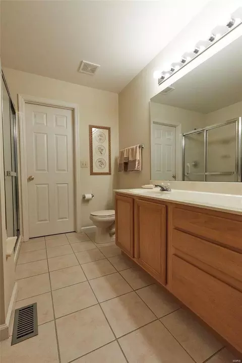 Bath - 659 Kerryton Place Cir, Ballwin, MO 63021 photo 2 of 2
