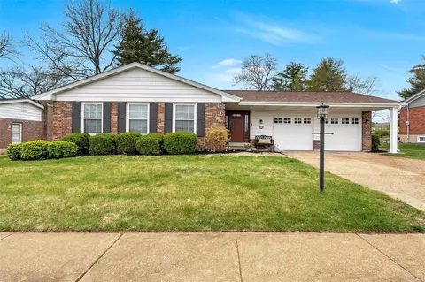 5110 Towne Centre Dr, Saint Louis, MO 63128