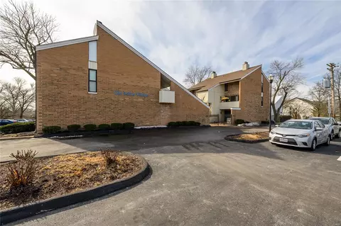 670 Coeur De Royale Dr #C, Saint Louis, MO 63141