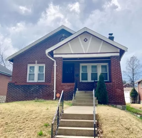 8531 Drury Ln, Saint Louis, MO 63147