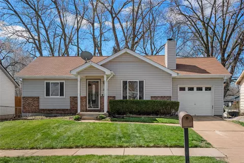 2116 Monks Hollow Dr, Florissant, MO 63031