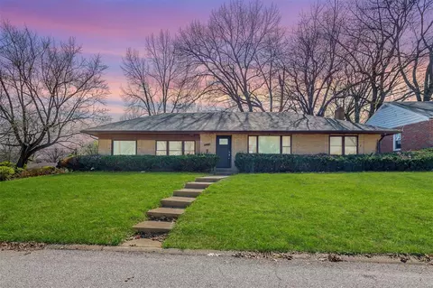 7100 Forest Hill Dr, Saint Louis, MO 63121