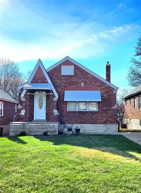9327 Rambler Dr, Saint Louis, MO 63123