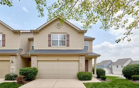 650 Country Heights Dr, Lake Saint Louis, MO 63367