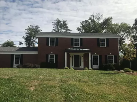 125 Emerald Green Ct, Creve Coeur, MO 63141