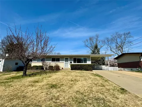 2345 Oriole Dr, Florissant, MO 63033