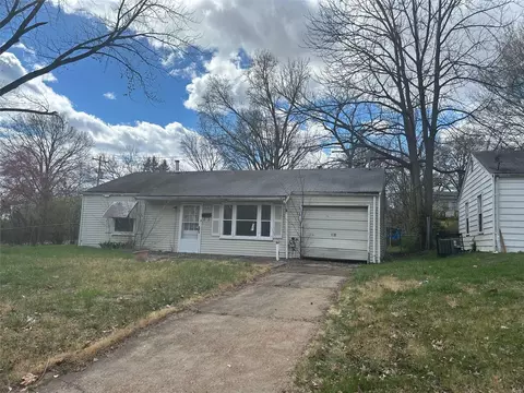 9801 Dennis Dr, Saint Louis, MO 63136
