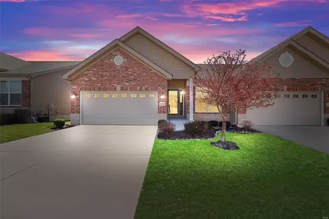 16120 Amber Vista Dr, Ballwin, MO 63021