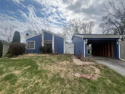 3264 Green Pasture Dr, Florissant, MO 63031