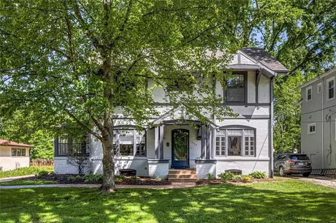 326 N Bompart Ave, Webster Groves, MO 63119
