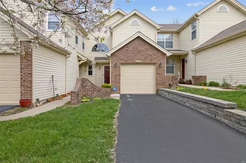 12004 Autumn Lakes Dr, Maryland Heights, MO 63043