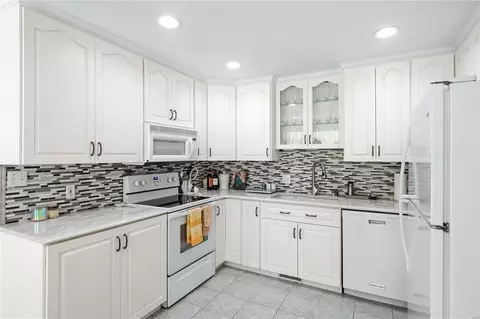 Kitchen - 124 Caybeth Dr, Ballwin, MO 63011 photo 1 of 3