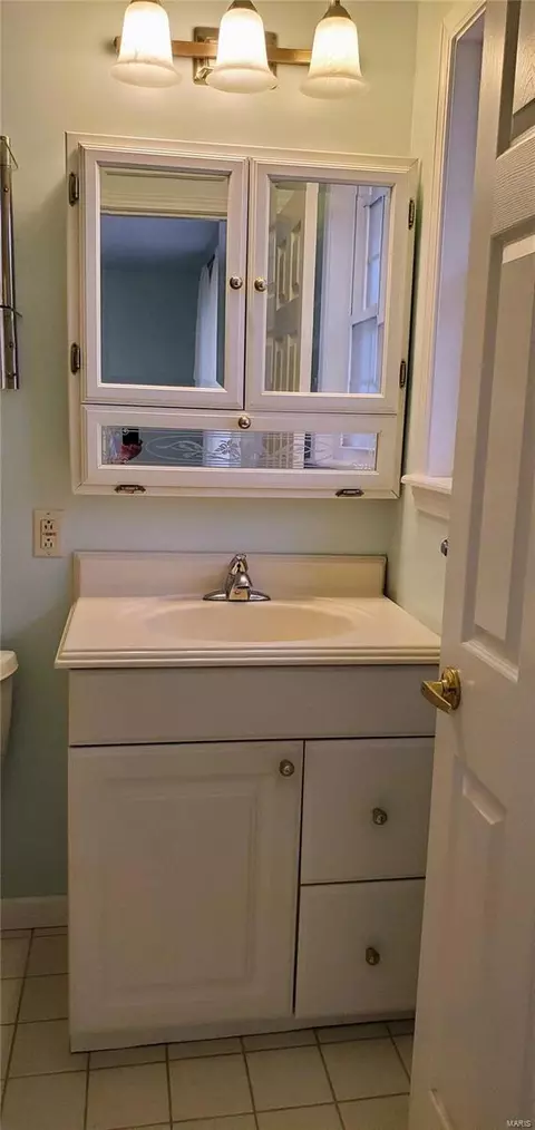 Bath - 124 Caybeth Dr, Ballwin, MO 63011 photo 1 of 4