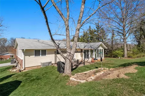 Exterior - 124 Caybeth Dr, Ballwin, MO 63011 photo 6 of 8