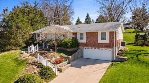 Exterior - 124 Caybeth Dr, Ballwin, MO 63011 photo 2 of 8