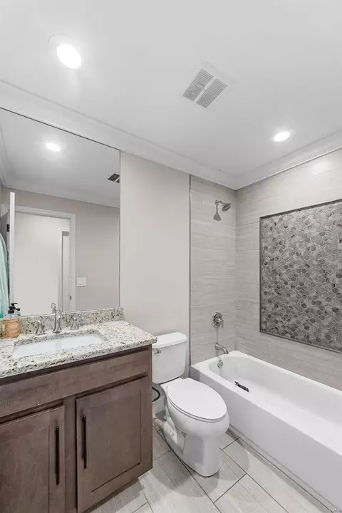 Bath - 959 Forest Square Dr, Ballwin, MO 63011 photo 1 of 3
