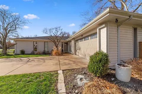 Exterior - 959 Forest Square Dr, Ballwin, MO 63011 photo 4 of 10