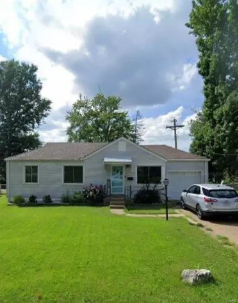 10135 Dwight Dr, Saint Louis, MO 63137