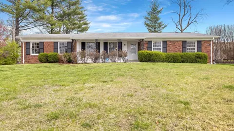 508 Randy Dr, Saint Louis, MO 63141