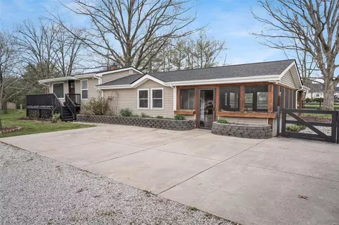 31 Saint Joseph Ln, Defiance, MO 63341
