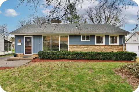 16 Mercury Dr, Florissant, MO 63031