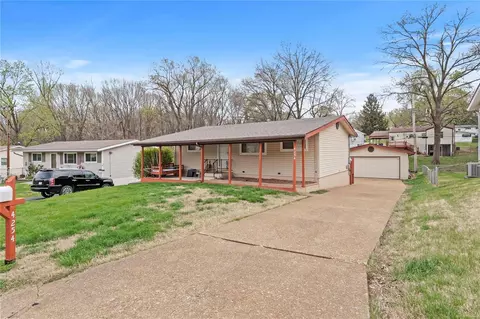 4254 Bordeaux Dr, Saint Louis, MO 63129