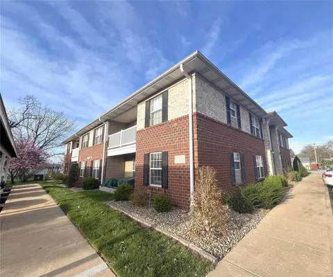 406 S Church St #122, Saint Peters, MO 63376