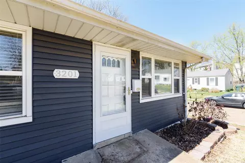 3201 Regal Pl, Saint Louis, MO 63139