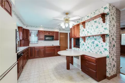 Kitchen - 16921 Crestview Dr, Grover, MO 63040 photo 3 of 4