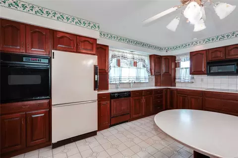 Kitchen - 16921 Crestview Dr, Grover, MO 63040 photo 2 of 4