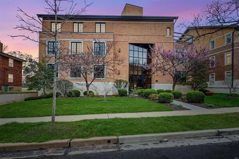 31 Brighton Way #2B, Saint Louis, MO 63105
