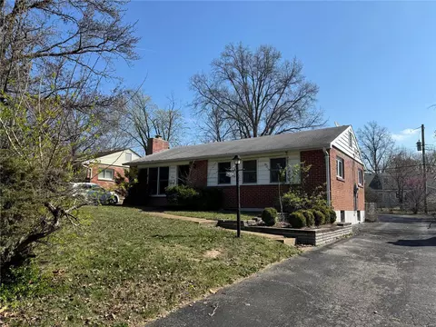 708 Huntwood Ln, Saint Louis, MO 63122